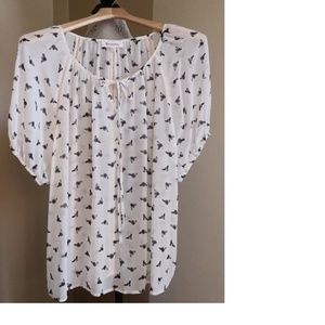 Two by Vince Camuto Bee Print Blouse NWT